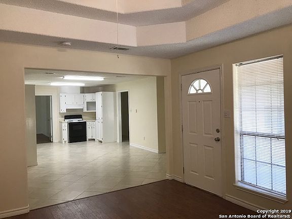 5th image of 410 Alvin Dr S