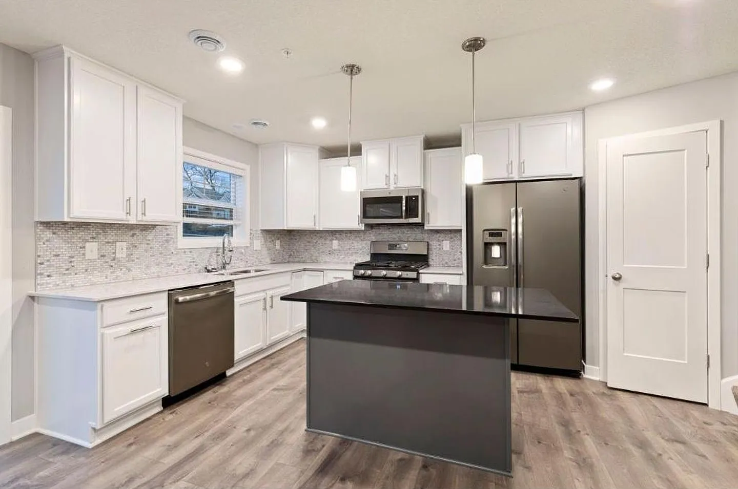 Luxury 3-Bed, 3-Bath Townhome in Prior Lake for $2,899/month! — Photo 2