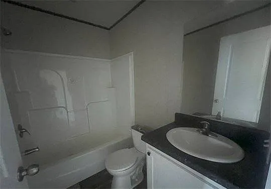 511 W Hillsboro St #15R — Photo 8