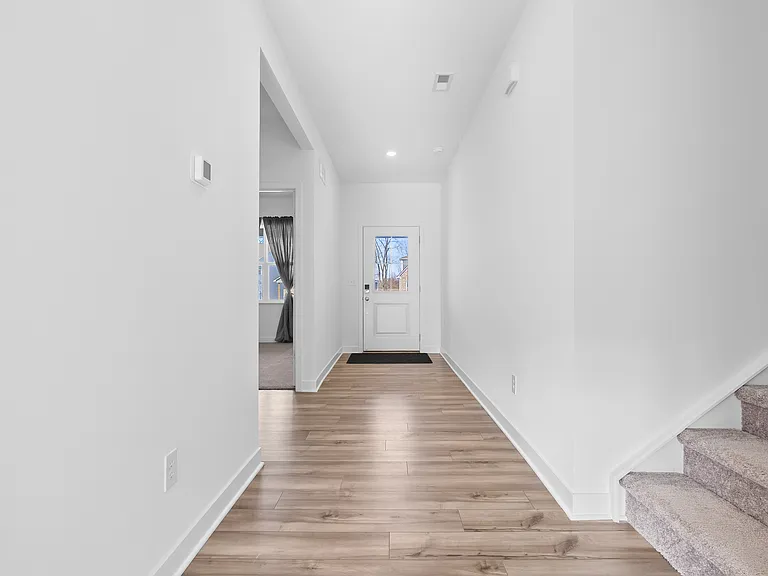 6261 Balsam Ct — Photo 8