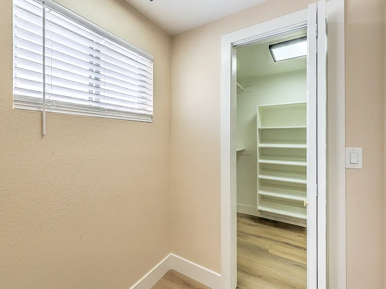 7477 Ullom Dr — Photo 25