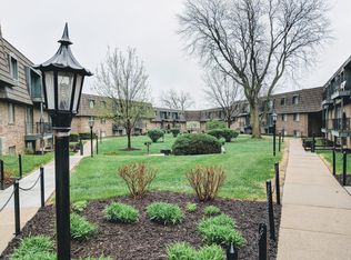 5056 Grover St APT 10, Omaha, NE 68106