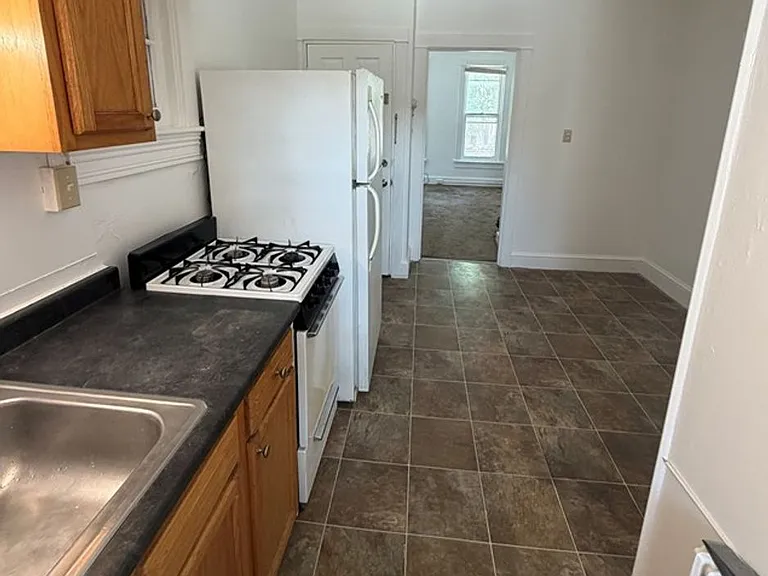 352.5 W Orange St — Photo 2