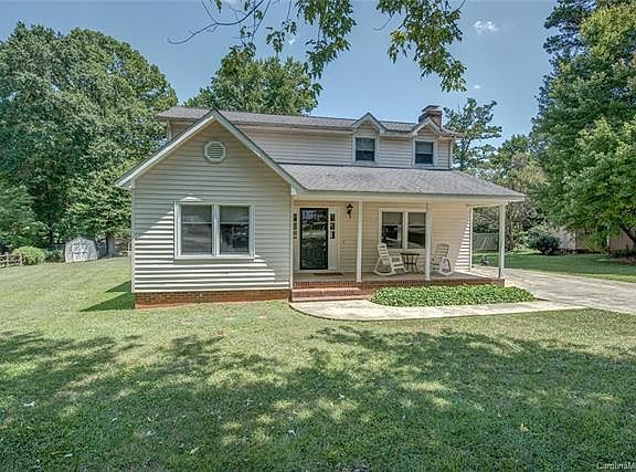 3rd image of 2109 Lampglow Ct