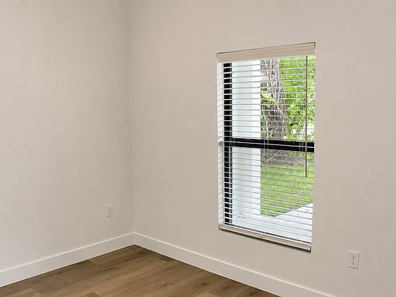 3rd image of 820 26th Ave E #101