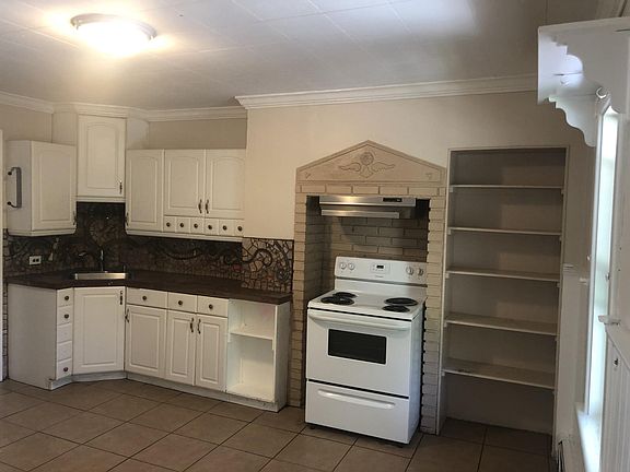 Eat-in Kitchen