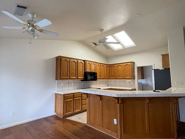 4424 Heather Ridge Ln — Photo 2