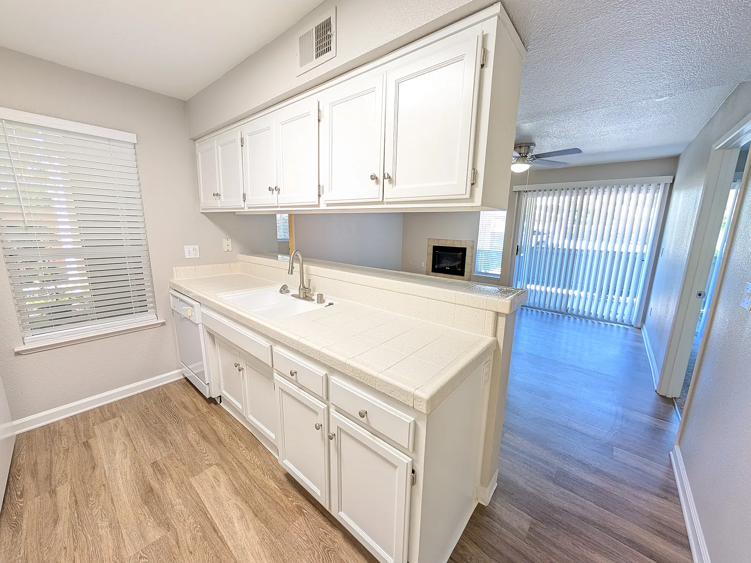 2 bed, 938 sqft, $2,195 — Photo 3