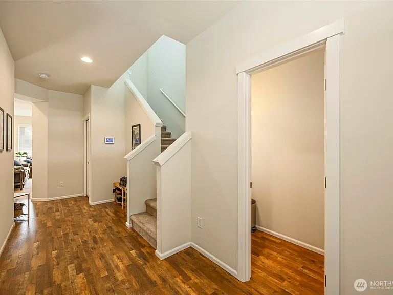 6605 Svea Ct NE — Photo 5