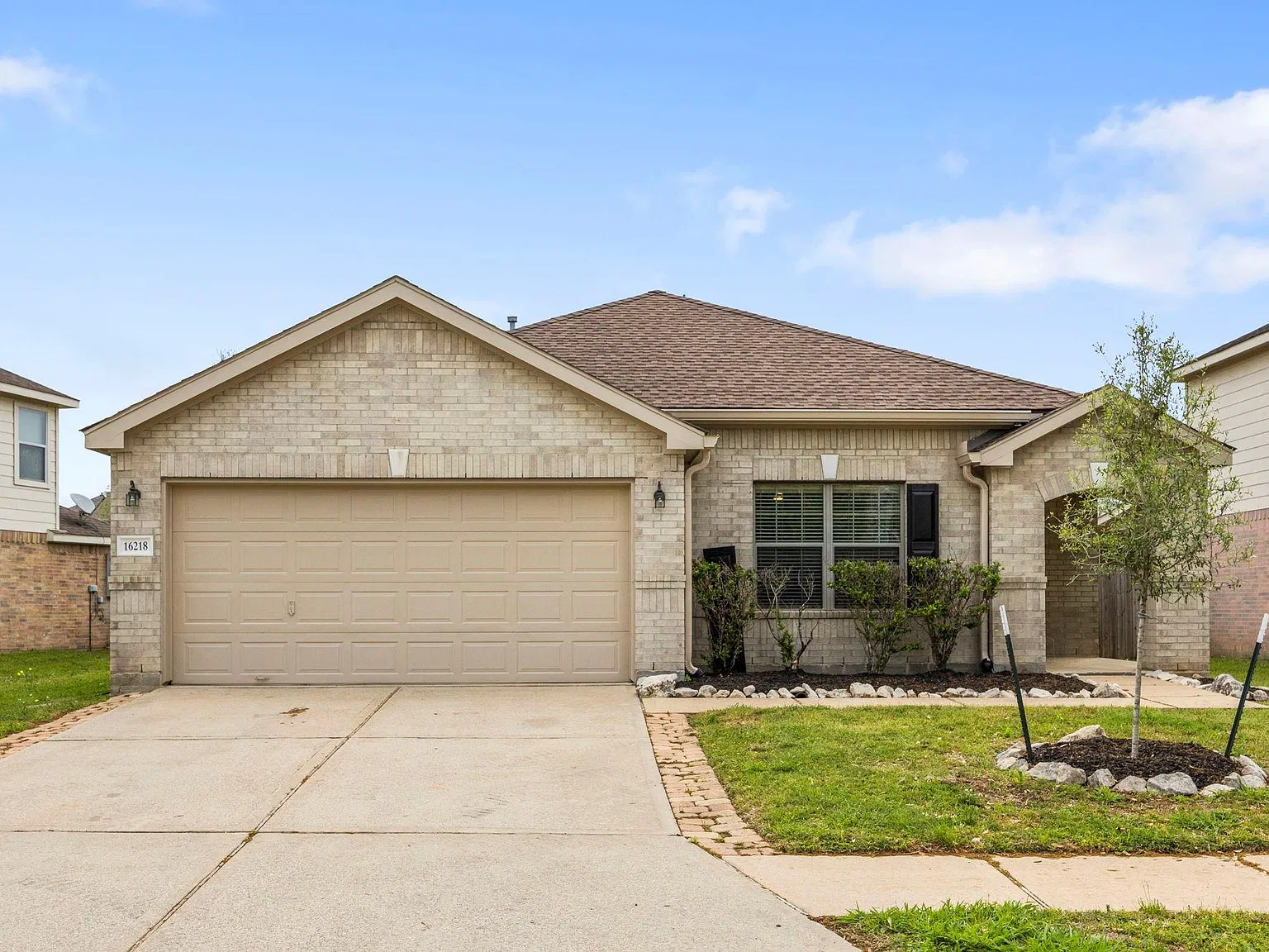 3 bed, 2.0 bath, 2180 sqft, $2,200 — Photo 1