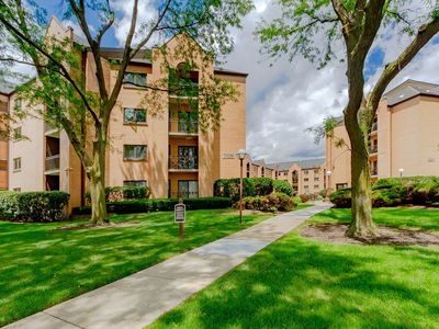 7410 W Lawrence Ave UNIT 423, Harwood Heights, IL, 60706