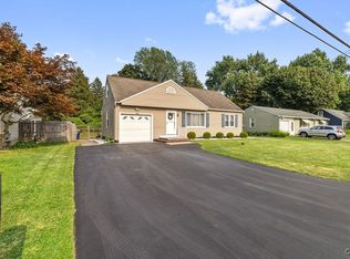 206 Vanida Dr, Camillus, NY 13031