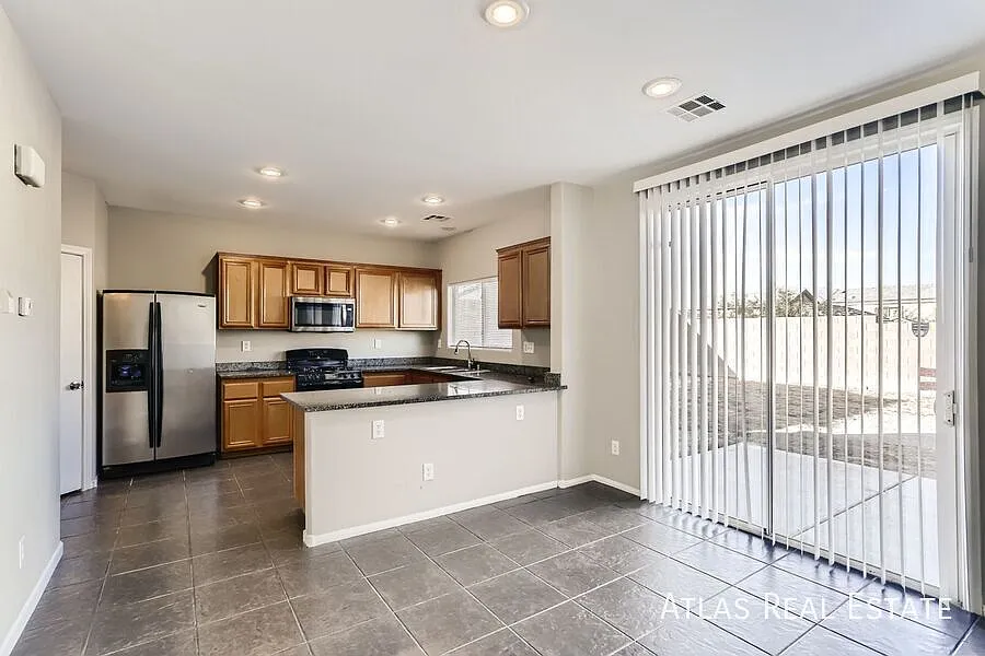 *Coming Soon* Beautiful Two Story 4 Bedroom 3 Bathroom Home - Apply Now And Get — Photo 4