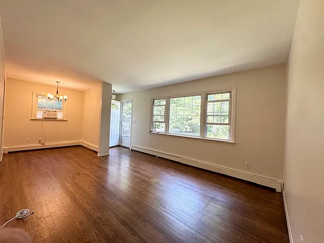 402 Thompson St — Photo 9