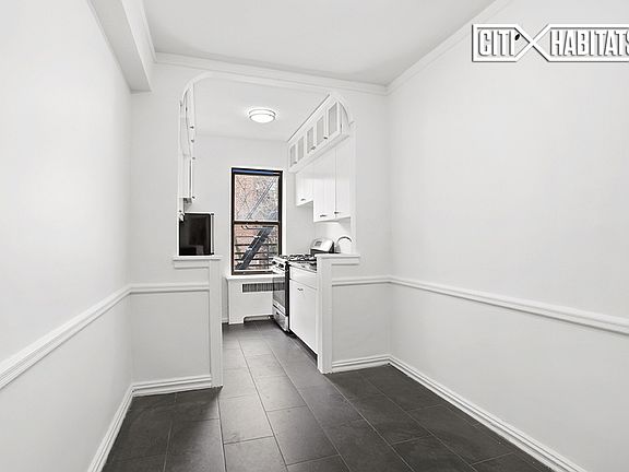 3rd image of 95 Park Ter E APT 1C
