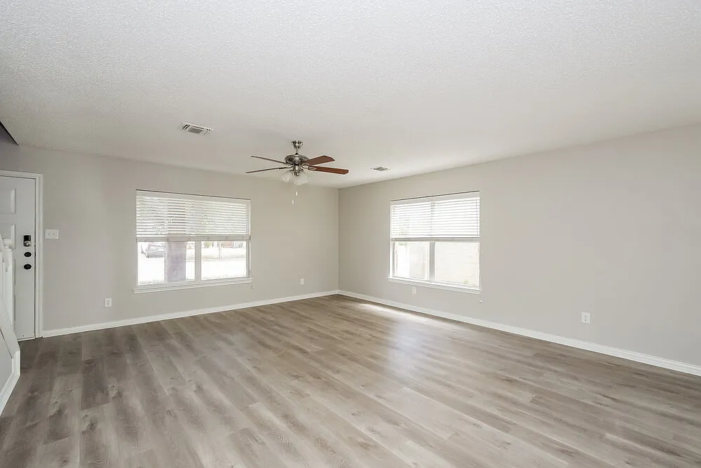 4 bed, 2.5 bath, 2340 sqft, $2,485 — Photo 4