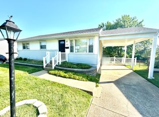9909 Solar Ln, Saint Louis, MO 63123