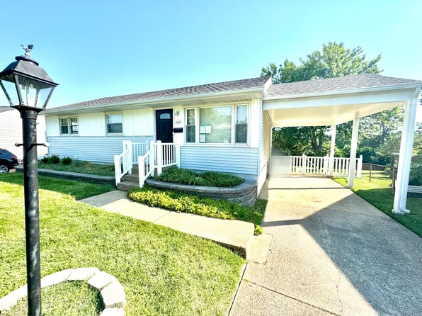 9909 Solar Ln, Saint Louis, MO 63123