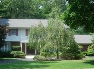 879 Iron Latch Rd, Franklin Lakes, NJ 07417