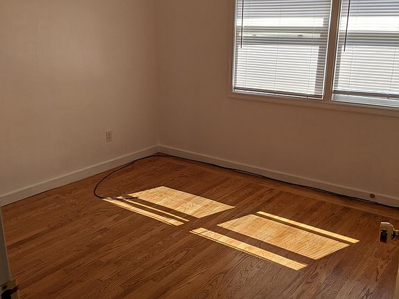 5th image of 305 Linden Ave