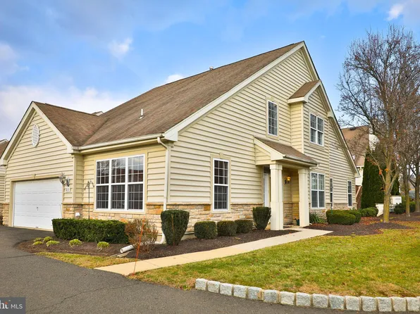 211 Canterbury Ct #41, Warrington, PA 18976