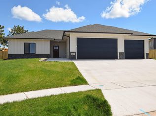 412 W Emerald Cir, Brandon, SD 57005