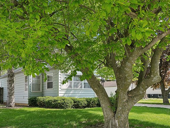 4th image of 2744 E Douglas Ave