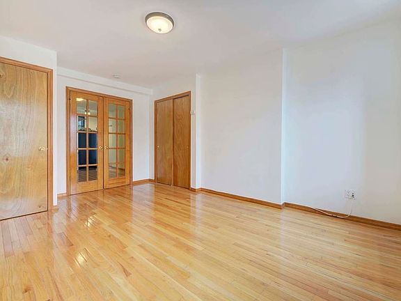 3rd image of 100 Saint Marks Pl APT 17