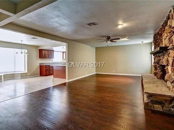 2nd image of 3512 Venice Dr