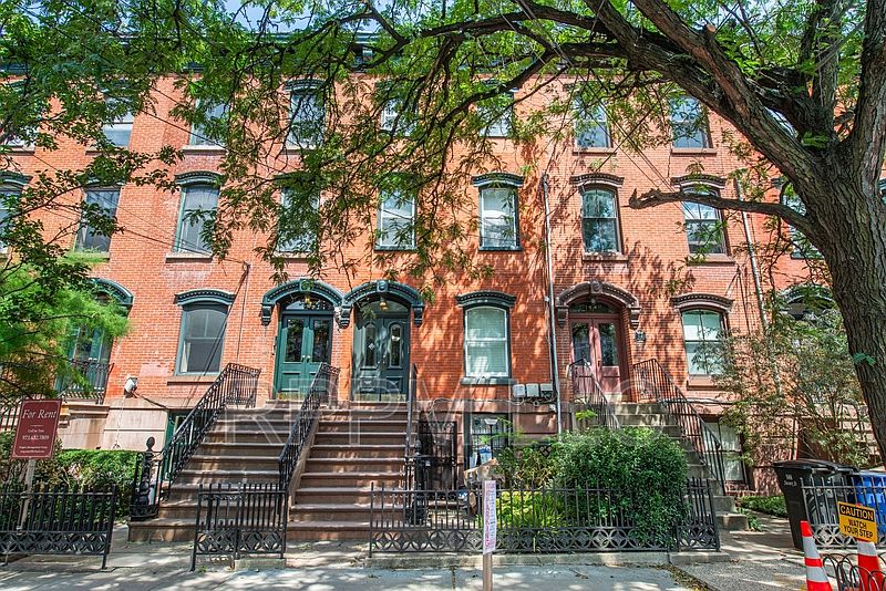 1st image of 146 Sussex St APT 3