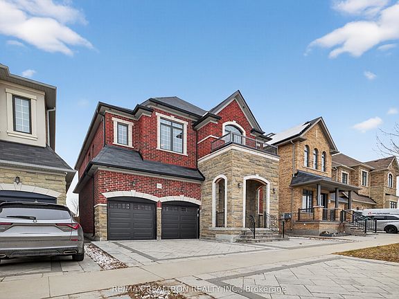 2nd image of 143 Maple Ridge Cres