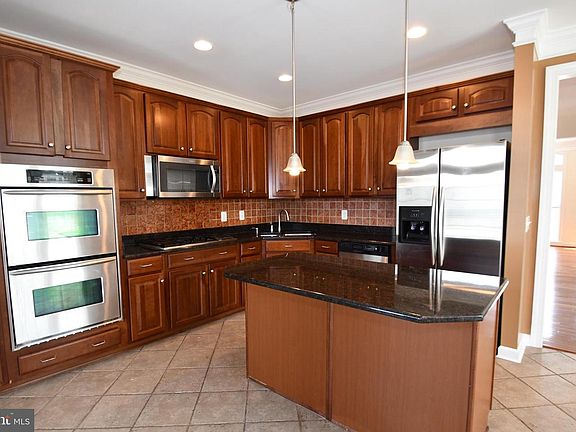 5th image of 16469 Steerage Cir