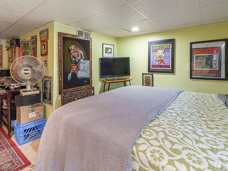 Unique 2 Bedroom in German Village — Photo 37