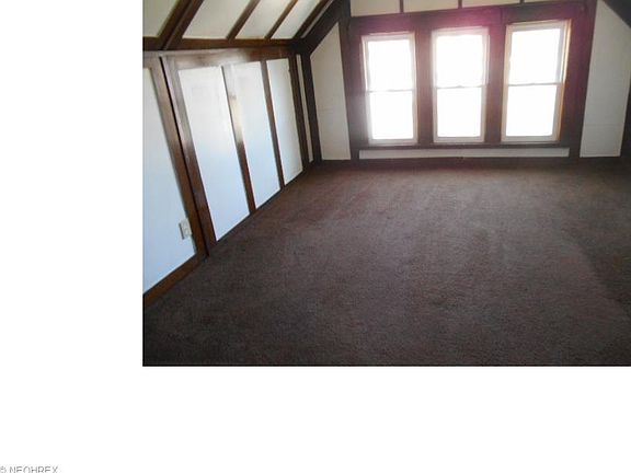 4th image of 10928 Hull Ave