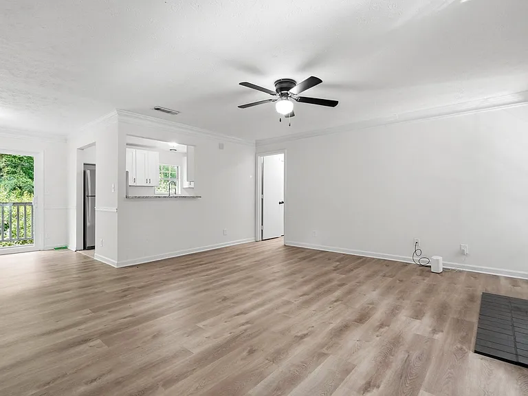106 Sterling Ct — Photo 6