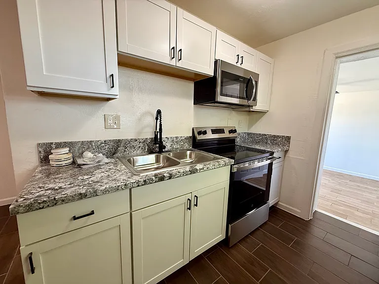237 W Sahuaro St #2 — Photo 8