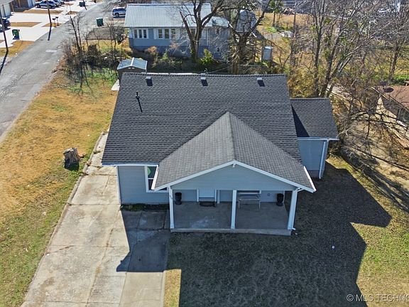 5th image of 310 W Lee Ave