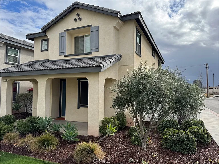 501 Villa Way — Photo 2