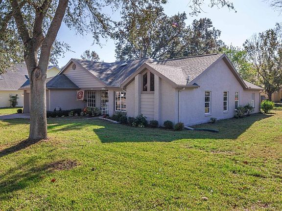 3rd image of 445 Champagne Cir