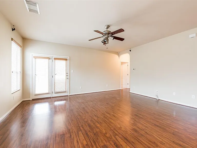 913 Brighton Pl — Photo 10