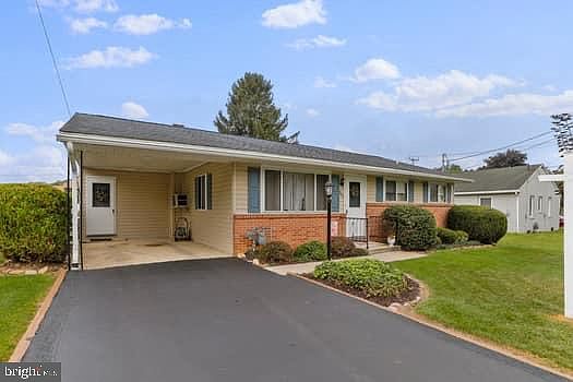 3rd image of 405 Maple Hill Ave