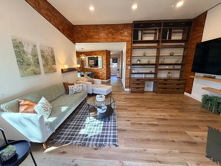 5370 Briar Ridge Dr — Photo 1