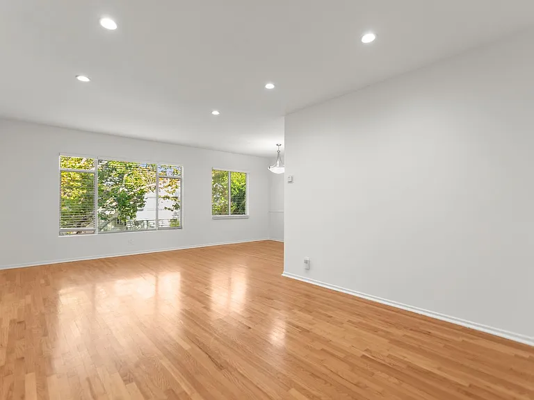 (El/Eu/Yo:B) 325 S. Rexford Drive — Photo 11