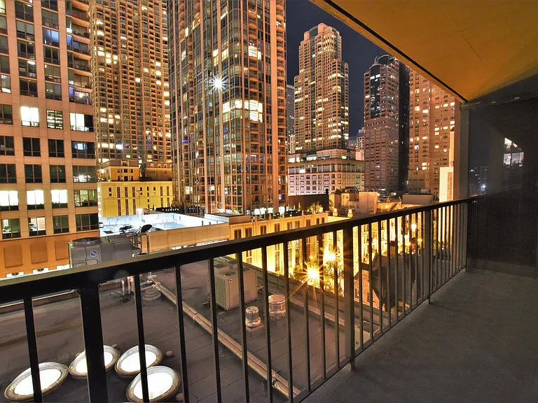 10 E Ontario St #1009 — Photo 1