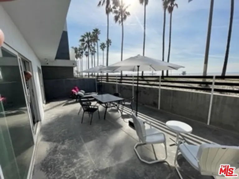 2609 Ocean Front Walk — Photo 3