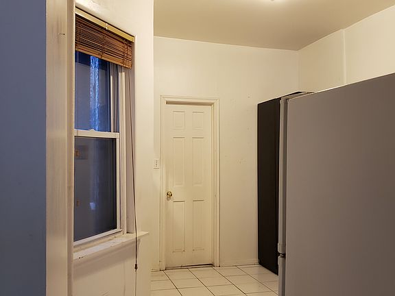 3rd image of 318 E 70th St APT 4RW
