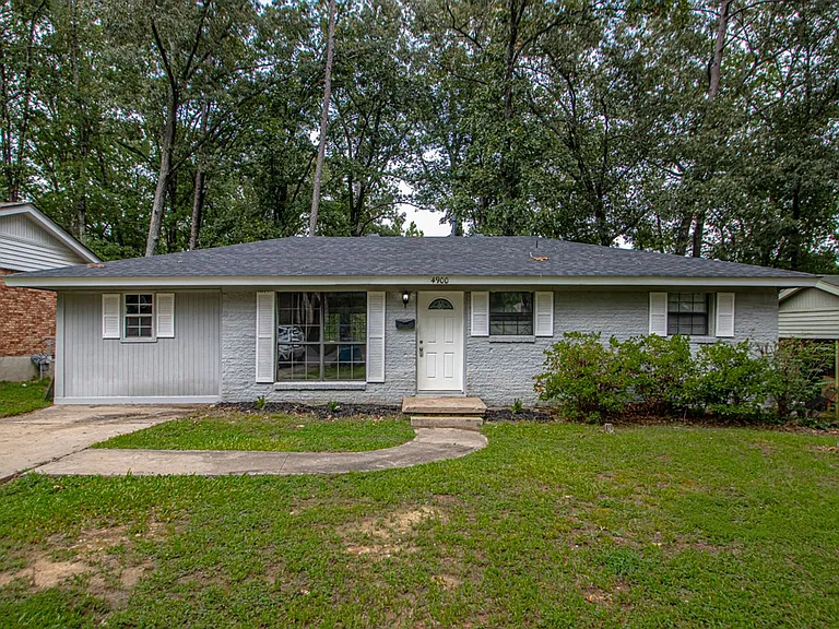 4900 Trinity Dr — Photo 2