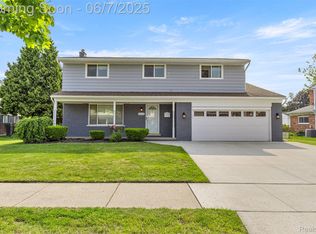 16716 Ronnie Ln, Livonia, MI 48154