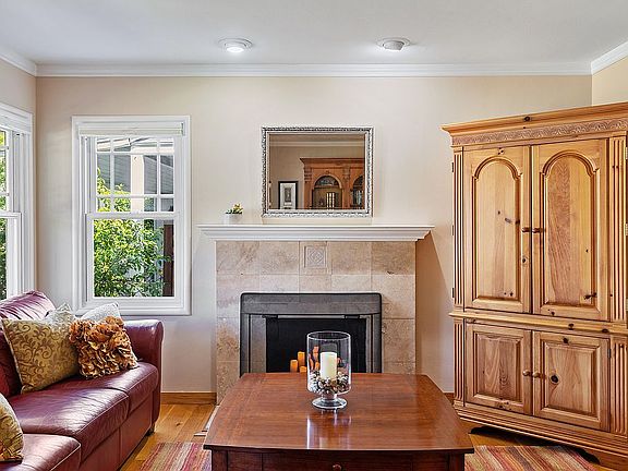 4th image of 2071 Arroyo Ave