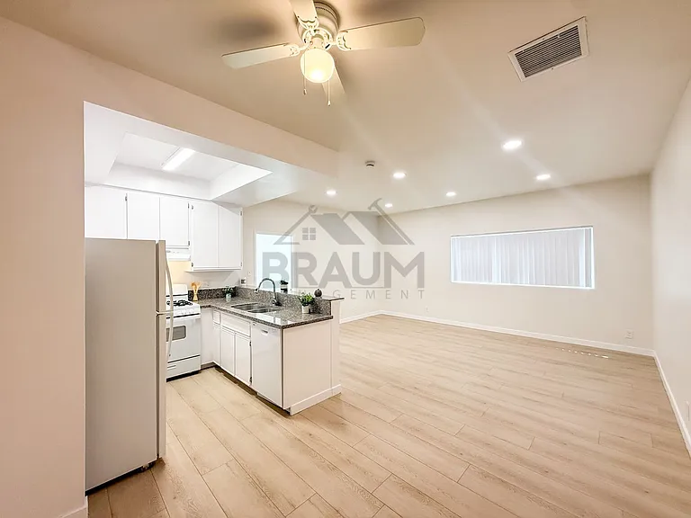 11459 COLLINS ST. — Photo 8